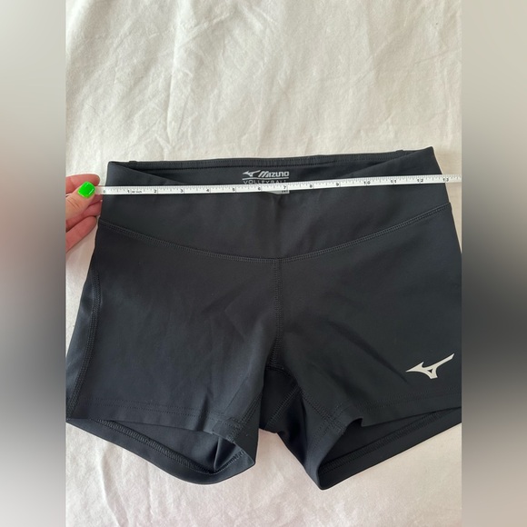 Women’s Mizuno volleyball shorts - Picture 5 of 5